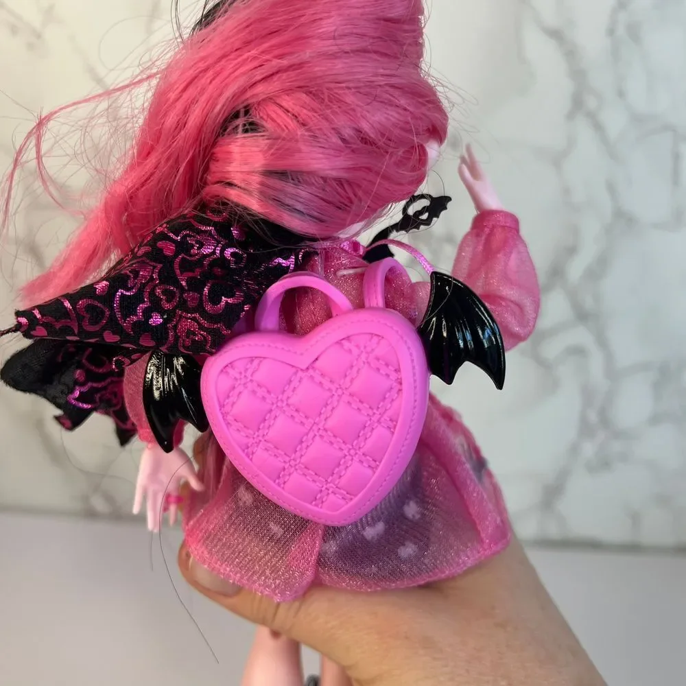 Monster High‎ G3 Draculaura Wave 1 Doll w/ Cape, Backpack, Shoes, Ring, & More